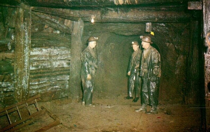Crystal Falls Iron Mine - Vintage Postcard (newer photo)